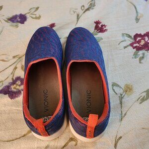 Vionic 9.5 wide purple hydra slip on